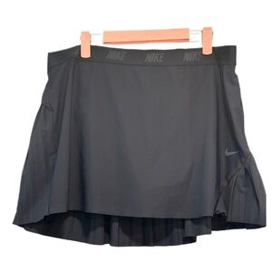 NIKE Elegant athletic Navy Black Pleated Skort with a pocket